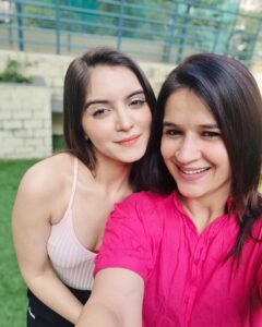 Dhwani Gori Instagram - My best feeling is that i’m a little piece of you🩷 
@shobhagori 

#Instagram