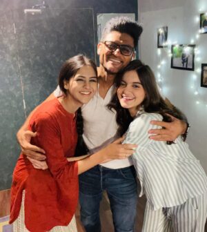Dhwani Gori Instagram - These are the best friends I’ll keep for a lifetime👨‍👧‍👧💃🏻 
@manavgohil @anushka_merchande 
#maihoonaparajita