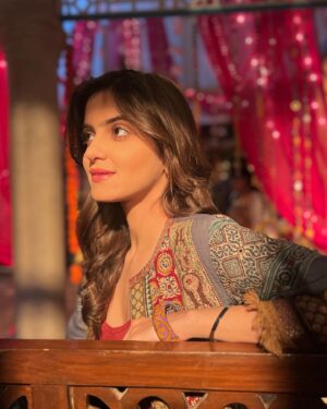 Dhwani Gori Instagram - Random unedited, unfiltered photos are the best💗 

When you are an aficionado for good lighting😙 

#Zeetv #Disha #maihoonaparajita