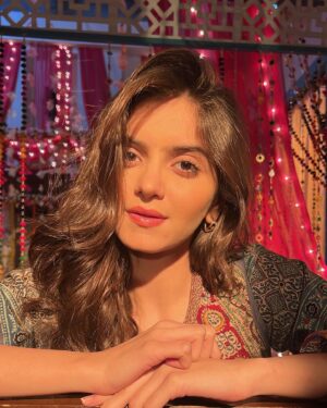 Dhwani Gori Instagram - Random unedited, unfiltered photos are the best💗 

When you are an aficionado for good lighting😙 

#Zeetv #Disha #maihoonaparajita