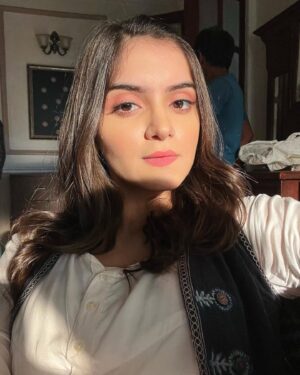 Dhwani Gori Instagram - Maar khanese 2 min pehle wali photo, Aparajita watchers know the backstory…hahaa❤️ 
Watch #MaihoonAparajita on @zeetv , Mon-Sun at 7:30 
#instagram #zeetv