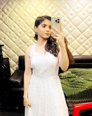 Dhwani Gori Instagram - The ultimate souvenir: a camera roll full of pictures.😋 

#DhwaniGori #instagram #foryou