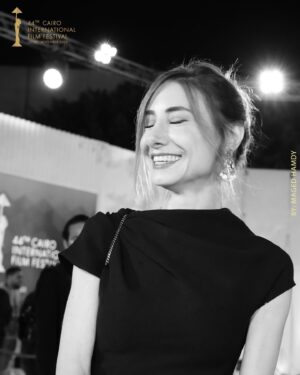 Diamand Abou Abboud Instagram - « Nous méconnaissons ce qu’il y a d’encore enfantin, pour ainsi dire, dans la plupart de nos émotions joyeuses »
Le Rire - Henri Bergson
#rire #esprit #être #rêve #vie #existence #espritéveillé #âme #enfant #enfance #quandjeristoutsetait #silence #ciel #audelà #diamandabouabboud #regardermieuxversleciel #aucielilyadesétoilesquisaventrire 
📸 @maged_hamdyy