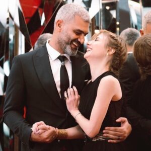 Diamand Abou Abboud Instagram - بتمنالك سنة حلوة قد قلبك الكبير ونبقى سوا إيد بإيد ويبقى حضنك هوّي الدفا والأمان والفرحة لقلبي يا أغلى دني يا كل الحب يا الإنتَ الروح @hanyadelofficial
