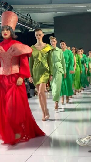 Diamond Langi Instagram - I had the best time walking for Susana Tasi at @nzfashionwk 💚 #NZFW Video credit: Michiko Hylands. Makeup @youandiartistry 💚