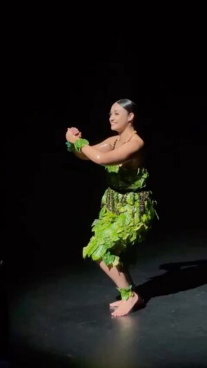 Diamond Langi Instagram - It was an honour to be the opening number for @officialauedancecompany last night. Thank you @vivianhoskingaue for the opportunity I truly appreciate you👑 A special thank you to My Mom Maria Langi for designing & making my tau’olunga costume ‘Ofa Lahi atu💛Thank you @lavikaslashhouse @lashedbyvelonika for my glam lashes & @solaristans for my glowy spray tan✨and to My family who came last night, thank you for the love & support🦋