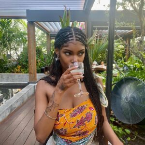 Diamond White Instagram - The only photos I got in Miami 🙄