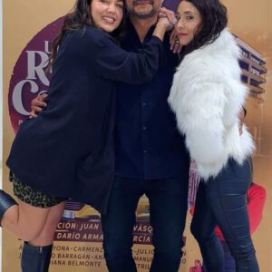 Diana Belmonte Instagram - Hoy fue un día muy bonito!!!!
Fue el lanzamiento a medios de la película "Un Rabón con Corazón" una producción de @dagogarciaprod.
Un proyecto muy especial para mí por muchas razones pero entre esas porque es mi primera película. Nunca había hecho cine, el ejercicio de verme en pantalla grande;  ejercicio confrontador pero al mismo tiempo bello y más cuando uno está tan bien rodeado, actores generosos, divertidos, tranquilos , un director con una humanidad infinita y todo un equipo dispuesto a dar lo mejor. 
Que vengan muchas más señores porque lo que tengo es ganas de seguir dando lora.
Podrán ver la peli a partir del 27 de Enero en todas las salas del país 

Gracias mi @vtg_digital por estar siempre 

-
-
-
#actress #actrizcolombiana #cine #movie #comedy #dagoproducciones #instagood #instaphoto #bestpic