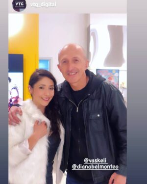 Diana Belmonte Instagram - Hoy fue un día muy bonito!!!!
Fue el lanzamiento a medios de la película "Un Rabón con Corazón" una producción de @dagogarciaprod.
Un proyecto muy especial para mí por muchas razones pero entre esas porque es mi primera película. Nunca había hecho cine, el ejercicio de verme en pantalla grande;  ejercicio confrontador pero al mismo tiempo bello y más cuando uno está tan bien rodeado, actores generosos, divertidos, tranquilos , un director con una humanidad infinita y todo un equipo dispuesto a dar lo mejor. 
Que vengan muchas más señores porque lo que tengo es ganas de seguir dando lora.
Podrán ver la peli a partir del 27 de Enero en todas las salas del país 

Gracias mi @vtg_digital por estar siempre 

-
-
-
#actress #actrizcolombiana #cine #movie #comedy #dagoproducciones #instagood #instaphoto #bestpic