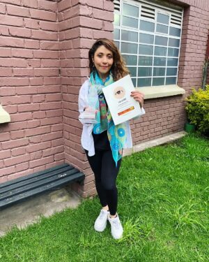 Diana Belmonte Instagram - Estoy muy feliz y agradecida por este reconocimiento. Premio a Actriz favorita de los Espectadores 2022,  con mi personaje de la Rata en la obra EL NIÑO Y LA TORMENTA.
Gracias al público por tanto cariño y por acoger mi trabajo con tanto amor, de verdad que me motivan un montón en este camino 

Gracias @lacongregacionteatro y @cortocinesis_com por este acto de confianza para crear y contar ésta historia
Gracias @kioskoteatral por abrir un espacio tan valioso para los artistas 

Que la vida nos permita seguir trepándonos en los escenarios, contando historias, encarnando y sintiendo, todo desde el amor

Que así sea para todos!!!!