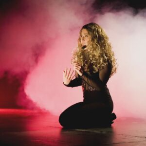 Diana Belmonte Instagram - VUELVE SIMPLEMENTE LA BELMONTE/ TERAPIA PARA SOBREVIVIR
Show de Stan up , clown e imitación.

Este 29 de Noviembre, a las 8 pm en el Teatro libre del centro
Puedes comprar tu boleta en el link de mi perfil o en la taquilla del teatro

Nos vemos en el teatro para celebrar juntos el cumpleaños de @companiavulnerable16

Fotos:  @_nick020