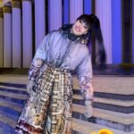 Diana Ankudinova Instagram - Вчера на Дне Московской области на выставке-форуме «Россия» я выступала вместе с ансамблем народной музыки «Дмитровские рожечники». И мне нужен был подходящий наряд, да ещё и для уличной площадки❄️ Меня выручила «Душегрея»! Одно название какое прекрасное, а одежда - просто произведение искусства! Шла на сцену и по дороге собирала комплименты)💫 @dushagreya.ru @natalia_dushagreya