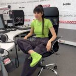 Diana Ankudinova Instagram – Сегодня была в гостях на радио @govoritmoskva ❣️

Как вам эфир?

И в честь образа, кидайте зеленые смайлы в коменты💚🥒🧩🔫💚
