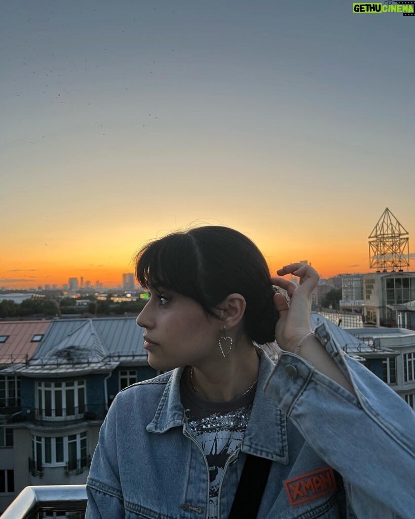 Diana Ankudinova Instagram - Рассвет очистит небо, Чтобы закату было где играть… Допиши четверостишие⬇️