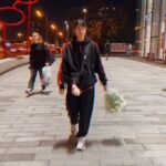 Diana Ankudinova Instagram - Купила у бабушки букетик. Она каждый вечер стоит у метро с полными ведрами. Такие цветы кажутся самыми милыми🥰
