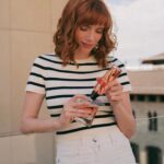 Diana Gómez Instagram - La vida es lo que unx hace con ella, y cada decisión cuenta. Por eso soy fan de cómo Lancôme ha renovado el envase de su perfume icónico #LaVieEstBelle para hacerlo más sostenible, y de la decisión de hacerlo recargable. 🌱🌺 . . #fragancia @beautyexpertlancome #embajadora
