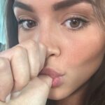 Diane Leyre Instagram - 1 mois à Cannes version vrai vie : 1. Prépa avec mon @arnaudsoldourdin 2. Moi qui check comment je rends en version sosie officielle de l’emoji 🌝 3. Perdre mon ongle 24h après avoir fait ma manucure 4. Faire des vlogs qui fonctionnent pas car la vie a décidé de toujours couper quand je parle 5. Avoir des moments de prépa où tu te demandes si c’est normal de ressembler à un champignon 6. Faire des micro siestes dès que possible car tu dors 2h par nuit 7. Avoir une confiance aveugle en ton coiffeur car à mi chemin ça semble compliqué 😂 8. Être fatiguée et avoir besoin de redevenir un bébé dans ce monde d’adultes 9. Ouvrir et fermer ta valise 10000 fois en te disant que y a 99% de chance que t’aies oublié un truc dans chaque hôtel 10. Retrouver ta maison et dormir enfin plus de 4h en te sentant hyper reconnaissante d’avoir pu vivre tout ça BREF, c’était fou, c’était intense, je suis fatiguée mais mon dieu que la vie est belle 🥹❤️