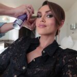 Diane Leyre Instagram - 1 mois à Cannes version vrai vie : 1. Prépa avec mon @arnaudsoldourdin 2. Moi qui check comment je rends en version sosie officielle de l’emoji 🌝 3. Perdre mon ongle 24h après avoir fait ma manucure 4. Faire des vlogs qui fonctionnent pas car la vie a décidé de toujours couper quand je parle 5. Avoir des moments de prépa où tu te demandes si c’est normal de ressembler à un champignon 6. Faire des micro siestes dès que possible car tu dors 2h par nuit 7. Avoir une confiance aveugle en ton coiffeur car à mi chemin ça semble compliqué 😂 8. Être fatiguée et avoir besoin de redevenir un bébé dans ce monde d’adultes 9. Ouvrir et fermer ta valise 10000 fois en te disant que y a 99% de chance que t’aies oublié un truc dans chaque hôtel 10. Retrouver ta maison et dormir enfin plus de 4h en te sentant hyper reconnaissante d’avoir pu vivre tout ça BREF, c’était fou, c’était intense, je suis fatiguée mais mon dieu que la vie est belle 🥹❤️