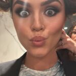 Diane Leyre Instagram - 1 mois à Cannes version vrai vie : 1. Prépa avec mon @arnaudsoldourdin 2. Moi qui check comment je rends en version sosie officielle de l’emoji 🌝 3. Perdre mon ongle 24h après avoir fait ma manucure 4. Faire des vlogs qui fonctionnent pas car la vie a décidé de toujours couper quand je parle 5. Avoir des moments de prépa où tu te demandes si c’est normal de ressembler à un champignon 6. Faire des micro siestes dès que possible car tu dors 2h par nuit 7. Avoir une confiance aveugle en ton coiffeur car à mi chemin ça semble compliqué 😂 8. Être fatiguée et avoir besoin de redevenir un bébé dans ce monde d’adultes 9. Ouvrir et fermer ta valise 10000 fois en te disant que y a 99% de chance que t’aies oublié un truc dans chaque hôtel 10. Retrouver ta maison et dormir enfin plus de 4h en te sentant hyper reconnaissante d’avoir pu vivre tout ça BREF, c’était fou, c’était intense, je suis fatiguée mais mon dieu que la vie est belle 🥹❤️