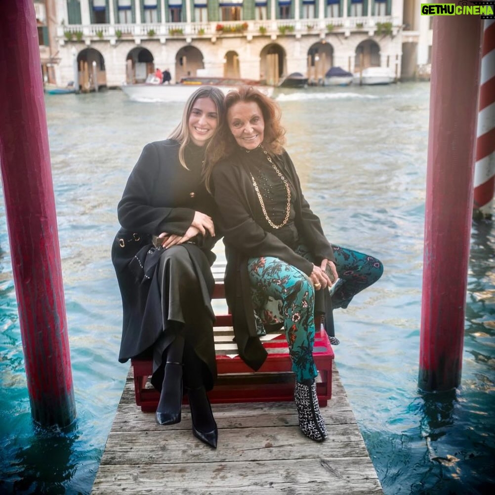 Diane van Fürstenberg Instagram - Gratitude …..❤️🙏❤️ two minutes after this photo was taken, Talità’s phone fell in the water ! She was so shocked … so speechless that she did even NOT complain .. as we went to the concert in San Marco as planned she still did NOT complain ! Her attitude paid off… while we were gone , the wonderful house manager called the firemen who managed to get the phone and … it was still working ! Morale of the story … no complain !