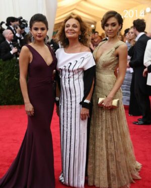 Diane van Fürstenberg Instagram - Twas the night before the Met Gala.
Swipe for looks from the past as we get ready for the first Monday in May ✨ #DVF