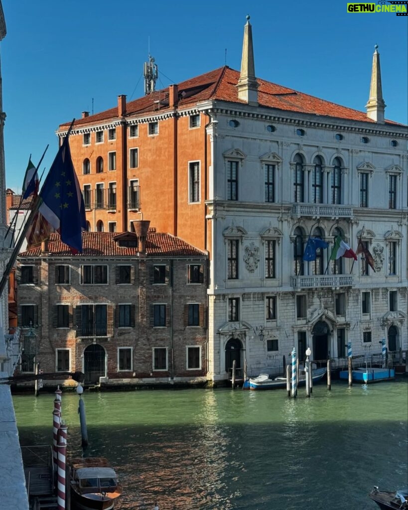 Diane van Fürstenberg Instagram - When you wake up in Venice ❤️🙏❤️gratitude 🙏❤️ happy weekend everybody ❤️🙏