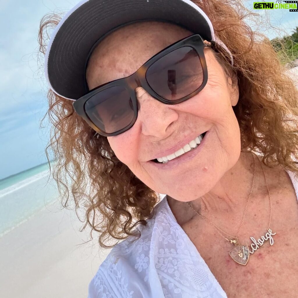 Diane van Fürstenberg Instagram - Harbor Island’s pink sand beach.. where my mother spent the last 10 years of her life ❤️🙏❤️ missing her ❤️🙏❤️