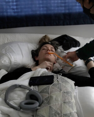 Dianna Cowern Instagram - Some images of Dianna. This week she is feeling very sick, but seemingly stable. And the amazing support from you guys online is going to help her get the help she needs.

These images are taken from the video Simone Giertz made on her channel this week. If you'd like to support Dianna during her recovery, you can do so at patreon.com/physicsgirl

#longcovid #MECFS #notaflu #PhysicsGirl