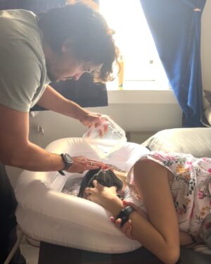 Dianna Cowern Instagram - Dianna's husband washing her hair. Kyle has to do it for her, as she is too weak to do it herself. Caring for Dianna is a 24/7 job and it's only possible through all the help and support she receives.

#longcovid #chronicfatigue #MECFS #notaflue