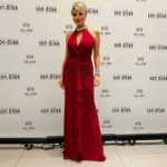 Didem Taslan Instagram - #Son Dilek Filminin Basın Lansmanı’ndaki şıklığım için Sevgili @ipekkiziltanofficial a çok teşekkür ederim🙏🏻🧿🌺 Muhteşem bir elbiseydi👌🏻💯❤️🧿❤️ #didemtaslan #actress #model #lifestyle #hello #nightdress #instagood #explore #photooftheday #lucky #smile #istanbul #amazing #colorfull #shorthair #goodtimes #november