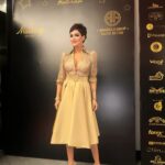 Didem Taslan Instagram - Her zaman özgün, elegant, her koleksiyonunda hangi tasarımı giysem diye karar veremediğim, kalbinin güzelliği işine de yansıyan Sevgili arkadaşım Esra’cım @ezrahcouture gece boyunca herkesin çok beğendiği ve sorduğu muhteşem tasarımını her zaman olduğu gibi gururla taşıdım. O güzel yüreğine, emeğine sağlık çok teşekkür ederim❤️❤️❤️🧿🧿🧿