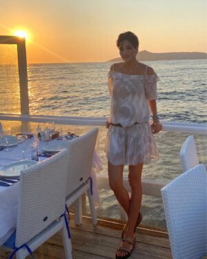 Didem Taslan Instagram - Günden kalan💕🧿🌺 #iyiakşamlar #goodevening #didemtaslan #actress #model #hello #everybody #smile #photooftheday #lucky #keşfet #sometimes #colorful #amazing #instagood #lifestyle #perfecymoment #explore #summer #holiday #june #bodrum #turkey
