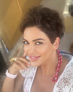 Didem Taslan Instagram - Sevdiklerinizle sağlıklı, mutlu,nice güzel bayramlar diliyorum🎉🌺🎉🧿🎊🌈🌟 #didemtaslan #goodafternoon #actress #model #holiday #happyaid #photooftheday #lucky #smile #july #lifestyle #summer #perfect #amazing #keşfet #instadaily #goodvibes #colorful #hopeful #explore #lifestyle #timeless #iyibayramlar #happy