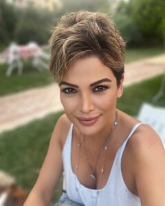 Didem Taslan Instagram - Günaydınnnn🌺🧿😇 #goodmorning #günaydın #world #everybody #didemtaslan #actress #model #smile #hello #keşfet #tuesday #photooftheday #luck #lifestyle #goodvibes #instagood #summer #explore #amazing #colorful #justincase #timeless #world #istanbul #turkey