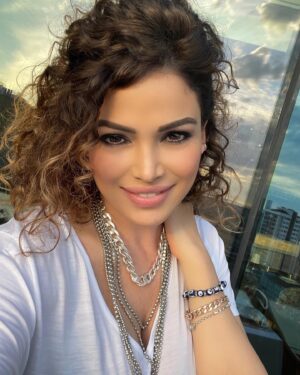 Didem Taslan Instagram - Her zaman... Herşeye rağmen... 😉 #didemtaslan #smile #actress #model #goodvibesonly #justdoit #goodevening #hello #everyday #explore #amazing #photoshoot  #good #lifestyle #instadaily  #liketime  #thinkverylittle #istanbul #turkey