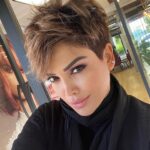 Didem Taslan Instagram - Yeni bir yıl, yeni umutlarla gelsin hepimize🥰🌺🙏🏻🧿🎉 #didemtaslan #happynewyear #mutluyıllar #happiness #lifestyle #photooftheday #timeless #hello #everybody #welcome2022 #smile #explore #amazing #colorfull #itsnowornever #january #hopeless #alltogether #istanbul #turkey