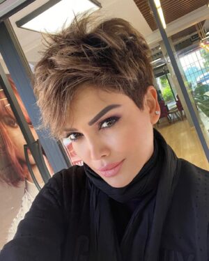 Didem Taslan Instagram - Yeni bir yıl, yeni umutlarla gelsin hepimize🥰🌺🙏🏻🧿🎉 #didemtaslan #happynewyear #mutluyıllar #happiness #lifestyle #photooftheday #timeless #hello #everybody #welcome2022 #smile #explore #amazing #colorfull #itsnowornever #january #hopeless #alltogether #istanbul #turkey