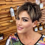 Didem Taslan Instagram - Güzel bir gün olması dileğiyle🙏🏻🧿❤️🌺 #happyday #didemtaslan #actres #model #goodafternoon #smile #keşfet #photooftheday #instagood #goodvibes #lifestyle #amazing #friday #shorthair #explore #gülümse #istanbul #times #perfection