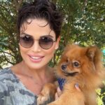 Didem Taslan Instagram - Mutlu Pazarlar🙏🏻🧿🌺💙 #goodmorning #happysunday #didemtaslan #actress #model #photooftheday #smile #mydog #günaydın #gülümse #colorful #lucky #explore #amazing #lifeisperfect #alwaysandforever #instamood #joker #sometimes #willbe #istanbul #turkey