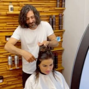 Didem Taslan Instagram - Sevgili kuaförüm @siyamiaydogdu ile değişim başladı👌🏻💯🧿🌺 #didemtaslan #actress #model #picoftheday  #hairstyle #shorthaircut #lifestyle #explore #photooftheday #smile #amazing #colorfull  #instagood #justintime #daybyday #smile #goodvibes #instagood #lifestyle #nowornever #istanbul #turkey