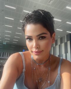 Didem Taslan Instagram - Umut dolu yarınlarımıza günaydın🙏🏻🌟🌺🧿🥰 #günaydın #world #goodmorning #instagood #didemtaslan #actress #model #presenter #lifestyle #smile #keşfet #gülümse #amazing #colorful #hello #summertime #justintime #explore #august #goodvibes #istanbul #turkey #somewhere