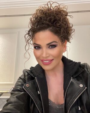 Didem Taslan Instagram - İyi akşamlar🙏🏻🧿🥰 #didemtaslan #actress #instagood #goodevening #happyweekend #alldayeveryday #lifestyle #explore #smile #photooftheday #just #time #mood #goodtimes #istanbul #turkey #saturdaynight