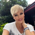 Didem Taslan Instagram - Dostlarla keyf👌🏻💯🌺🧿🎉🥰🧿 #iyiakşamlar #goodevening #didemtaslan #model #actress #photooftheday #smile #nişantaşı #istanbul #sometimes #amazing #lifestyle #instagood #explore #july #summer #everybody #goodluck #times