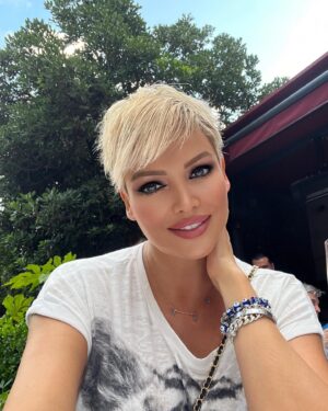 Didem Taslan Instagram - Dostlarla keyf👌🏻💯🌺🧿🎉🥰🧿 #iyiakşamlar #goodevening #didemtaslan #model #actress #photooftheday #smile #nişantaşı #istanbul #sometimes #amazing #lifestyle #instagood #explore #july #summer #everybody #goodluck #times