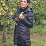 Didem Taslan Instagram - Yeşillikler içinde güzel bir gün👌🏻💯🧿🥰 #didemtaslan #actress #hello #green #model #smile #goodvibes #keşfet #daybyday #somewhere #photooftheday #amazing #luckyday #apple #instagood #explore #perfection #merzifon #goodtimes #nowornever