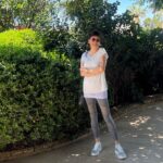 Didem Taslan Instagram - Happy Friday🌺🧿🎉🥰 #hello #happyfriday #didemtaslan #model #actress #smile #april #explore #photooftheday #justintime #amazing #perfection #colorful #shorthair #goodvibes #instagood #lifestyle