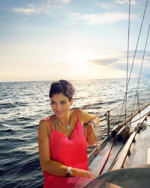 Didem Taslan Instagram - Mavide kaybolmak👌🏻💯🧿💙🌺🌟 #didemtaslan #actress #model #holiday #summer #july #smile #lifestyle #photooftheday #instadaily #perfect #goodafternoon #perfecttiming #picture #sealife #keşfet #amazing #colorfull #likeforlikes #everydaylook #goodvibes #explore #bodrum