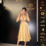 Didem Taslan Instagram - Her zaman özgün, elegant, her koleksiyonunda hangi tasarımı giysem diye karar veremediğim, kalbinin güzelliği işine de yansıyan Sevgili arkadaşım Esra’cım @ezrahcouture gece boyunca herkesin çok beğendiği ve sorduğu muhteşem tasarımını her zaman olduğu gibi gururla taşıdım. O güzel yüreğine, emeğine sağlık çok teşekkür ederim❤️❤️❤️🧿🧿🧿