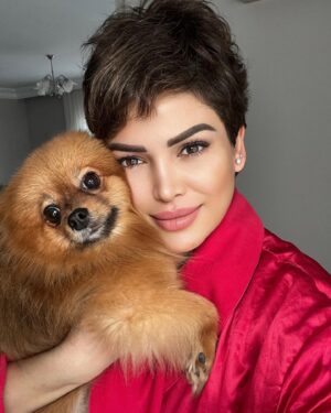 Didem Taslan Instagram - Joker’le Günaydın faslı❤️🧿🎉 #goodmorning #didemtaslan #actress #model #smile #hello #everybody #photooftheday #keşfet #amazing #instamood #mydog #joker #pomeranianspitz #explore #february #2022 #times #doglover #lifestyle #istanbul #turkey