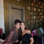 Didem Taslan Instagram - Alışmalı kendi yaramızı kendimiz sarmaya👌🏻💯❤️🧿❤️ @prensesimsi #family #iyiakşamlar #happyhour #didemtaslan #actress #model #cousin #smile #june #summer #instagood #explore #amazing #lifestyle #lucky #justdoit #forever #allthebest #wishyouwerehere #istanbul #turkey